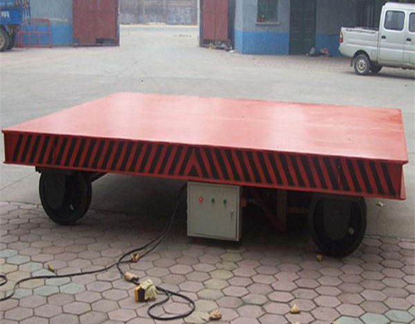 低壓導軌式電動平（píng）車